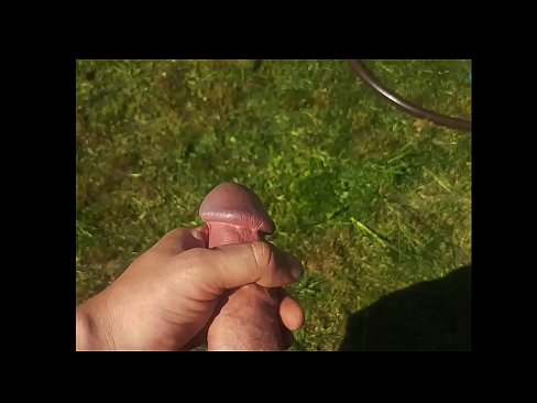 ❤️ A boazona fica com a rata rosa fodida e ejacula com um esguicho num jardim de Verão Porno vídeo em pt.sexogolic-info.ru